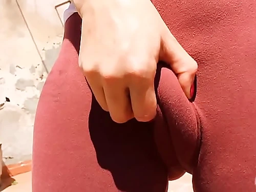 Tastey Cameltoe Teenie in Tight Lycras! Amazing Ass in Leggins!